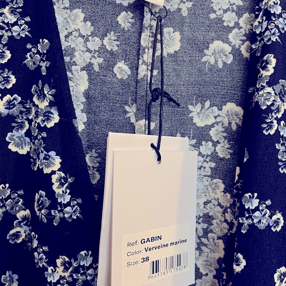 Mid-length wrap dress. - Picture 9 of 10